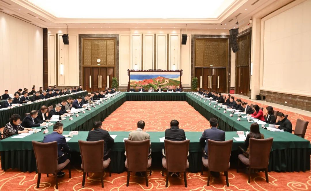 省委召开民营经济座谈会 郝鹏主持并讲话 李乐成出席并讲话
